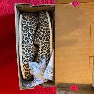 Sketcher's Bobs Leopard print size 8 NWT